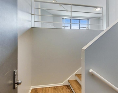 2343 N Greenview Avenue - Photo Thumbnail 2