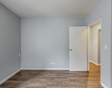 2343 N Greenview Avenue - Photo Thumbnail 12