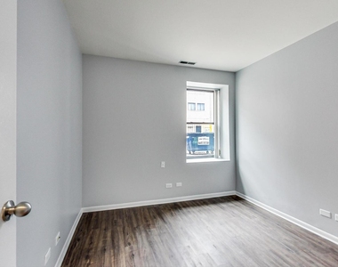 2343 N Greenview Avenue - Photo Thumbnail 13