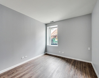 2343 N Greenview Avenue - Photo Thumbnail 10