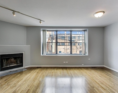 2343 N Greenview Avenue - Photo Thumbnail 3