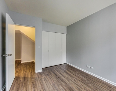 2343 N Greenview Avenue - Photo Thumbnail 11