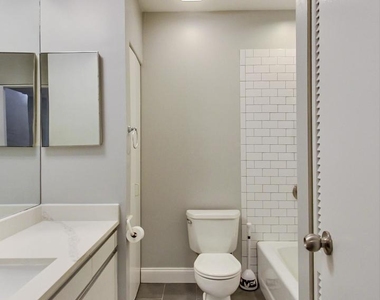 2343 N Greenview Avenue - Photo Thumbnail 16