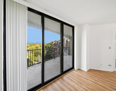 511 Aurora Avenue - Photo Thumbnail 5