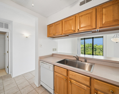 511 Aurora Avenue - Photo Thumbnail 3