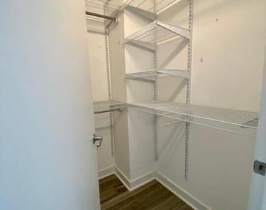 901 W Madison Street - Photo Thumbnail 11