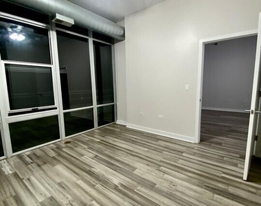 901 W Madison Street - Photo Thumbnail 7