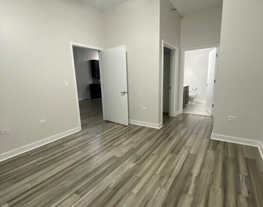 901 W Madison Street - Photo Thumbnail 6