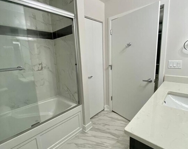 901 W Madison Street - Photo Thumbnail 13