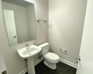 901 W Madison Street - Photo Thumbnail 5