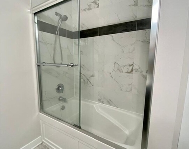 901 W Madison Street - Photo Thumbnail 14