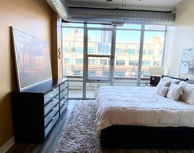 901 W Madison Street - Photo Thumbnail 18