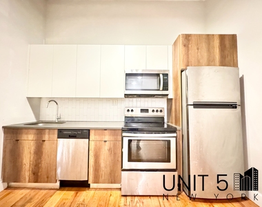 481 Evergreen Avenue - Photo Thumbnail 3