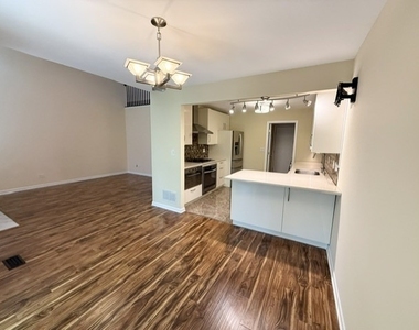 707 Kingsbridge Drive - Photo Thumbnail 4