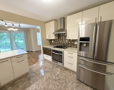 707 Kingsbridge Drive - Photo Thumbnail 7