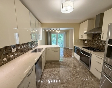 707 Kingsbridge Drive - Photo Thumbnail 5