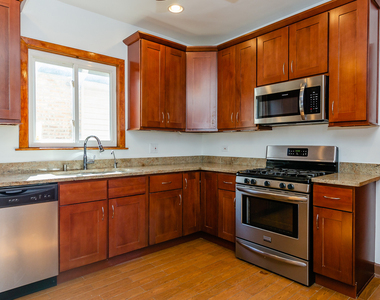 1033 Hayes Avenue - Photo Thumbnail 3