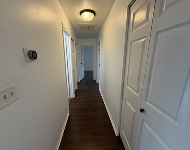 284 Hill Avenue - Photo Thumbnail 10