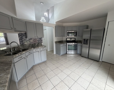 2354 Nantucket Lane - Photo Thumbnail 10