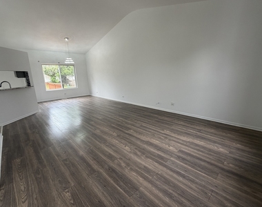 2354 Nantucket Lane - Photo Thumbnail 4