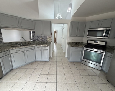 2354 Nantucket Lane - Photo Thumbnail 11