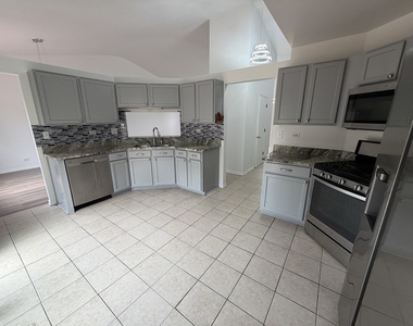 2354 Nantucket Lane - Photo Thumbnail 9