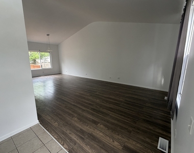 2354 Nantucket Lane - Photo Thumbnail 2