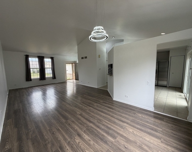 2354 Nantucket Lane - Photo Thumbnail 7