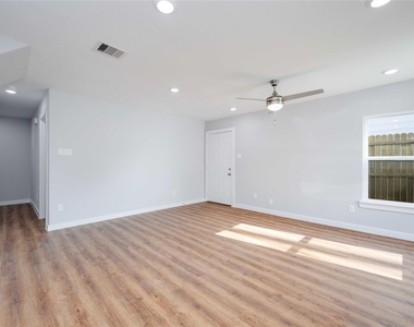6004 Wedgefield Street - Photo Thumbnail 3