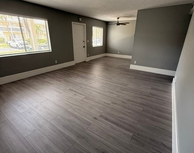 4617 Bayshore Drive - Photo Thumbnail 4
