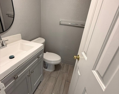 4617 Bayshore Drive - Photo Thumbnail 8