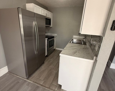 4617 Bayshore Drive - Photo Thumbnail 3