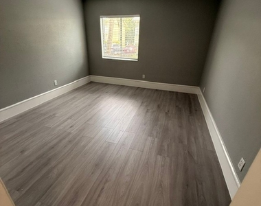 4617 Bayshore Drive - Photo Thumbnail 10