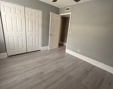 4617 Bayshore Drive - Photo Thumbnail 7