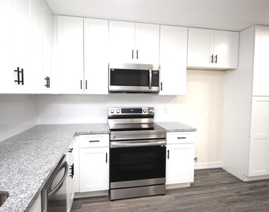 805 Willow Creek Drive - Photo Thumbnail 9