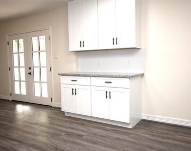 805 Willow Creek Drive - Photo Thumbnail 10