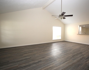 805 Willow Creek Drive - Photo Thumbnail 2