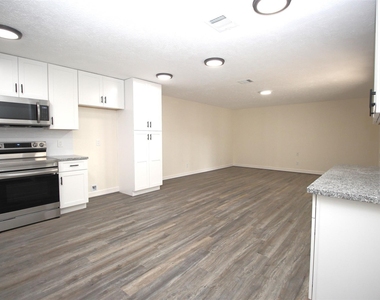 805 Willow Creek Drive - Photo Thumbnail 6