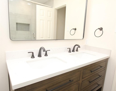 805 Willow Creek Drive - Photo Thumbnail 16