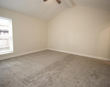 805 Willow Creek Drive - Photo Thumbnail 13