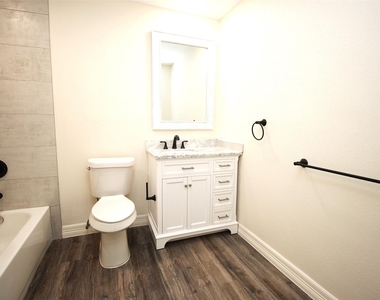 805 Willow Creek Drive - Photo Thumbnail 20