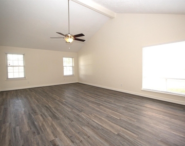 805 Willow Creek Drive - Photo Thumbnail 5