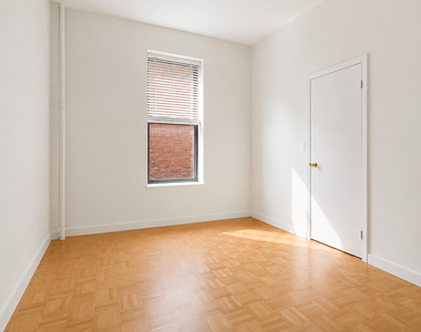 325 East 89th Street - Photo Thumbnail 2