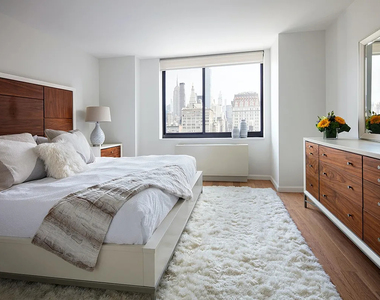 1 Union Sq S, Unit Ph1c - Photo Thumbnail 1
