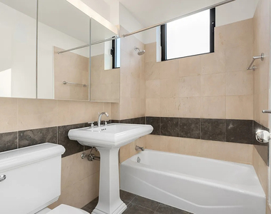 1 Union Sq S, Unit Ph1c - Photo Thumbnail 3