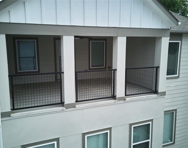 911 W 35th Street - Photo Thumbnail 8