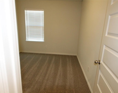 27802 Western Creek Court - Photo Thumbnail 12