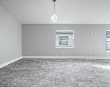 184 Village Circle - Photo Thumbnail 3