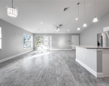 184 Village Circle - Photo Thumbnail 10