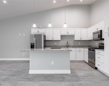 184 Village Circle - Photo Thumbnail 12